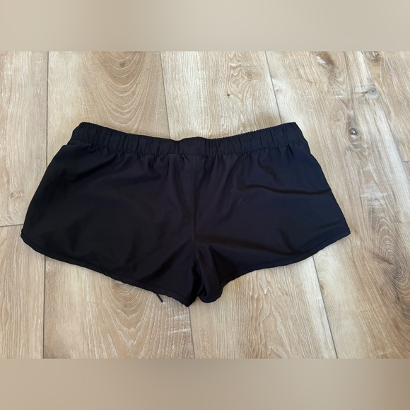 FEATHERLIGHT BLACK SHORTS - Picture 2 of 3